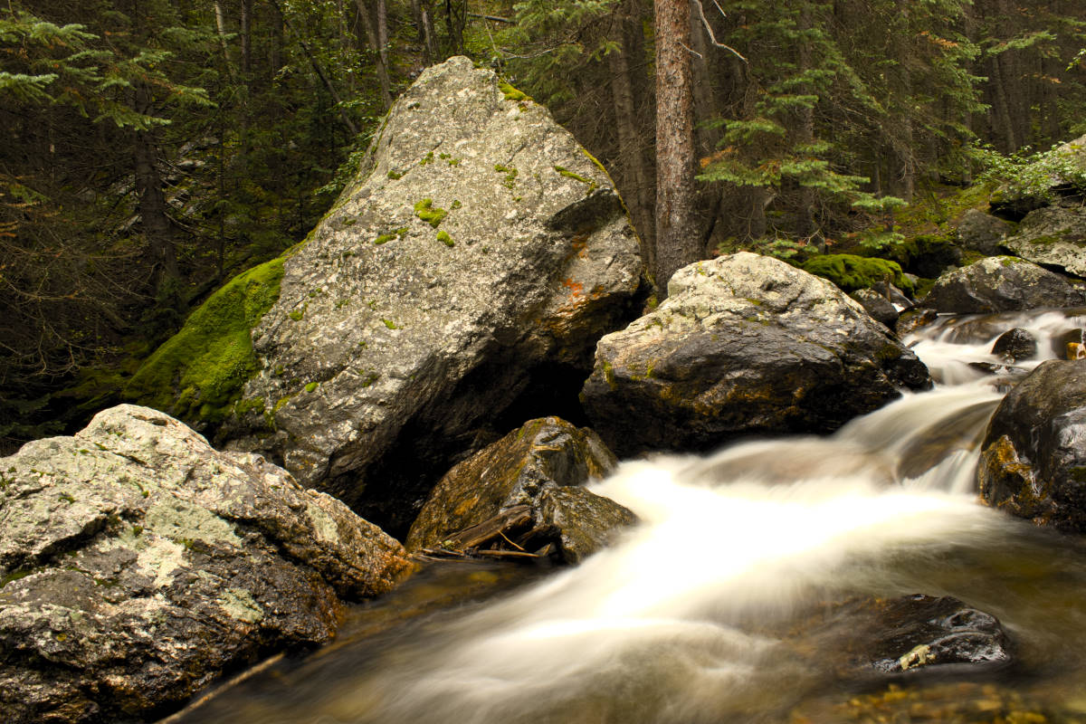 The Benefits of Hanging Landscape Art on the Walls of Your Workspace